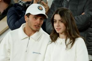 pg电子中国官网-支持谁?太阳报盘点欧冠决赛太太团:K77妻子、内维斯女友...