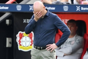 冤！记者谈滕哈赫下课：对他感到惋惜，药厂高层一直在给他使绊子