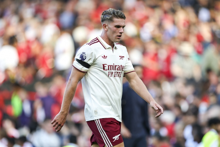 邮报:高价买约克雷斯不能只为了身体对抗;马丁内利或将离队