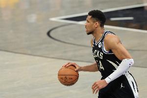 放开抡?蒂格:字母哥明年会拿MVP 他可能场均34+13+8