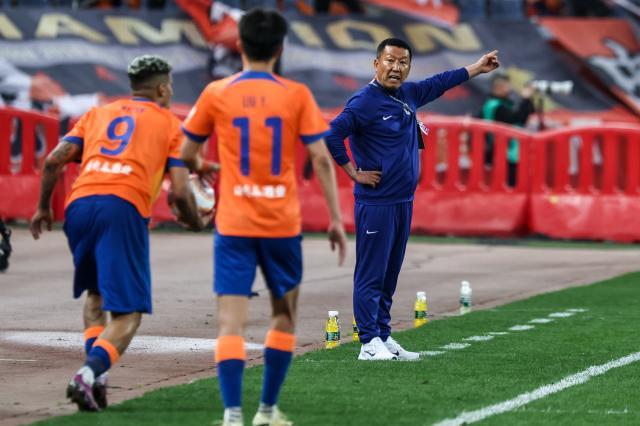 1732457047108041411.jpg (体育)(11)足球——中超:山东泰山不敌上海申花XxjpseC007425_20240331_PEPFN0A001.jpg