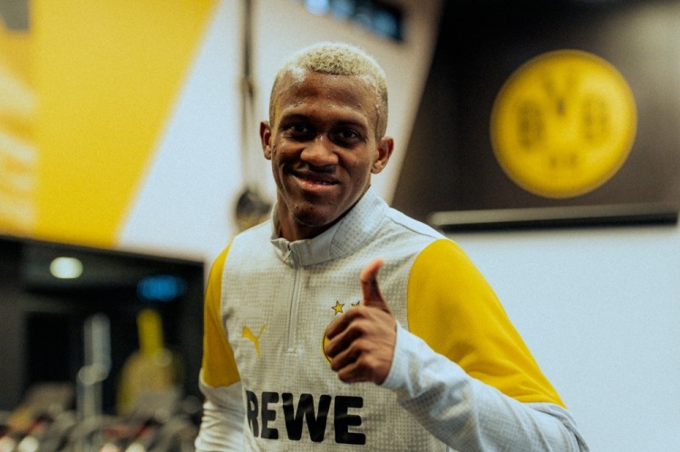 pg电子中国官网-新援莱尔马访问多特主场观战对阵不莱梅，参加训练并测试体能