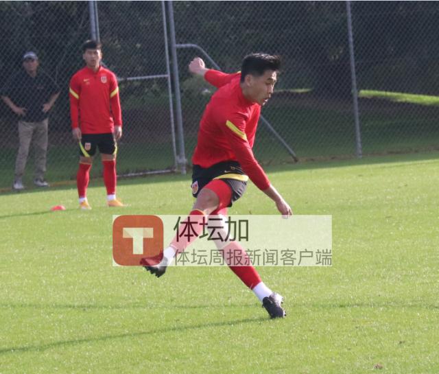 戴伟浚：职业球员要适应教练变更 更喜欢新位置