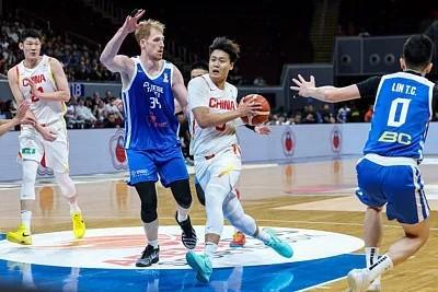 玩的就是心跳,中国男篮连续两场比赛完成10分以上的逆转