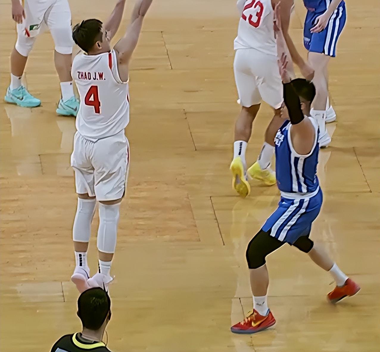 pg电子游戏免费-中国男篮100-93中国台北！球员评分：5人满分，3人良好，2人拉胯